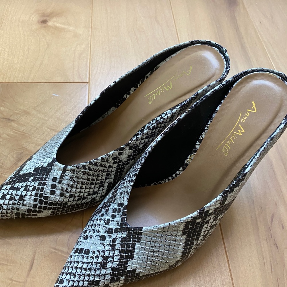 Anne Michelle Snake Pump Heels size 8
